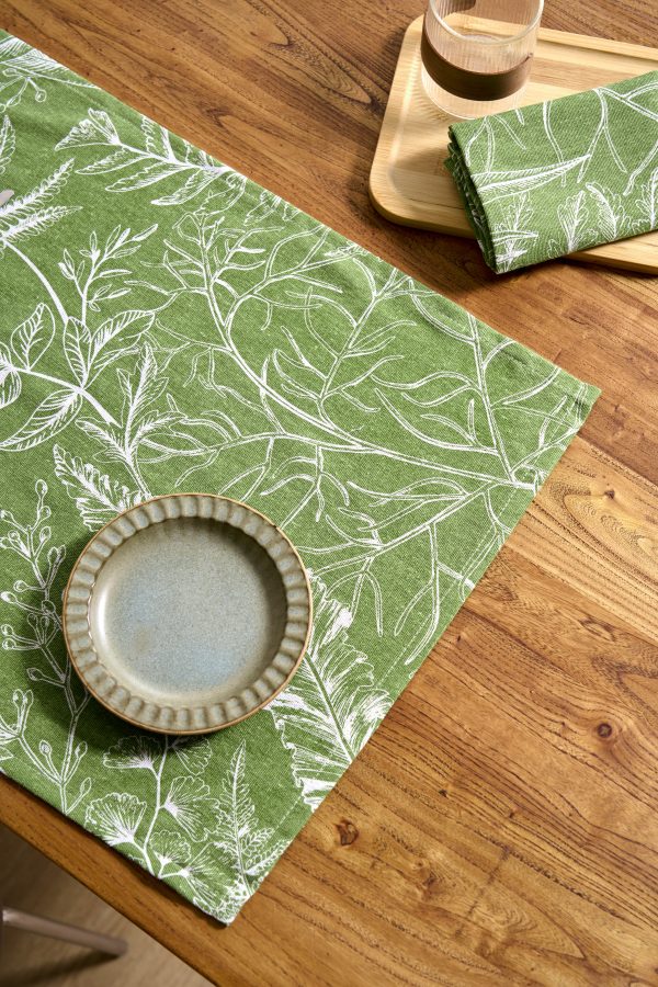 მწვანე მატი ბუნების ელემენტებით